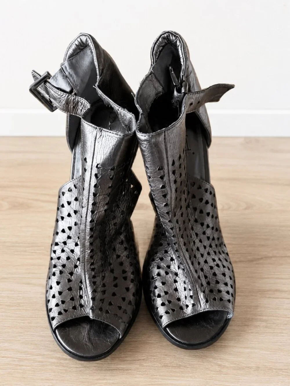 Pelle Moda Metallic Pewter Leather Cutout Peep Toe Heels Size 8